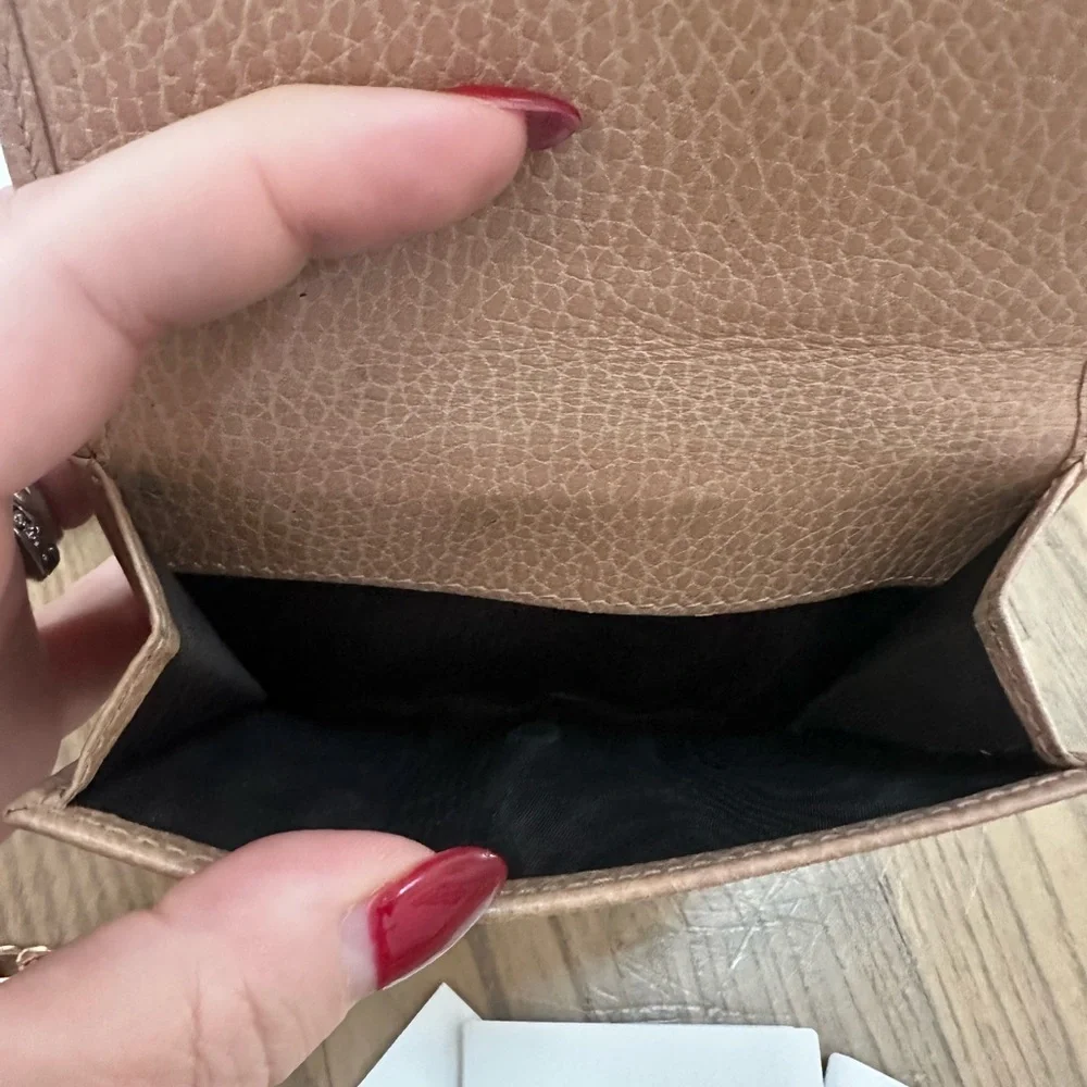 Gucci Tan Leather Wallet with Gold Accent- Box, Dust Bag, Chain and COA included - Picture 10 of 11
